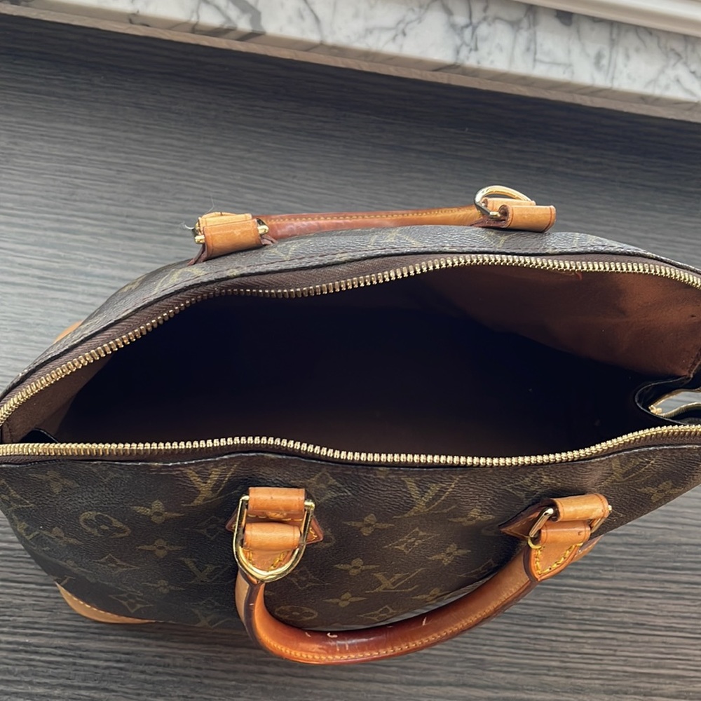 Louis Vuitton Alma tote bag - Picture 2 of 4